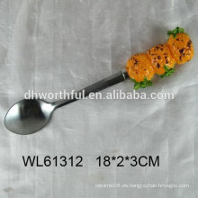 Cuchara de diseño de piña popular con mango de cerámica